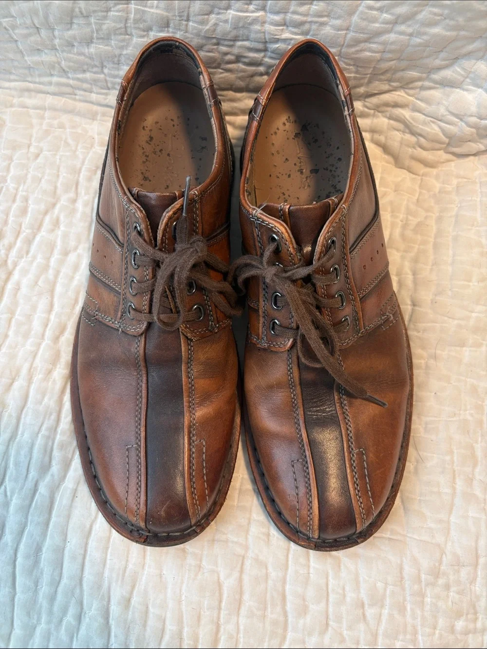 Clarks Men's Two-Tone Brown Leather Lace-Up Oxfords